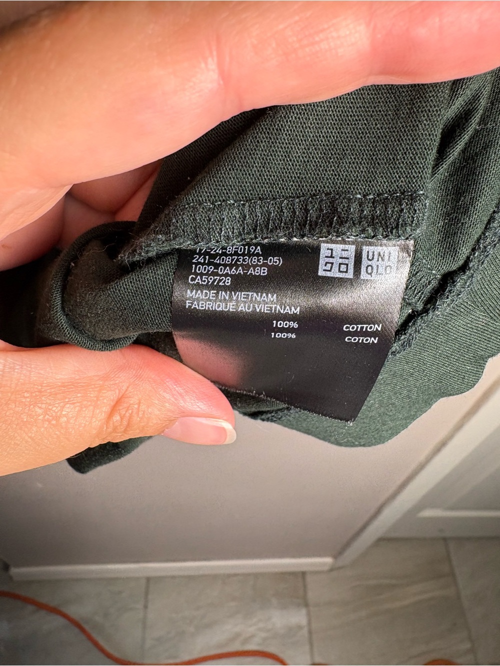 Uniqlo Forest Green Crewneck 100% Cotton Tee - Picture 5 of 5